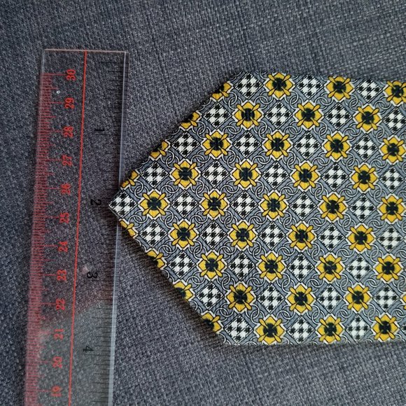 3 used neckties - Picture 10 of 12